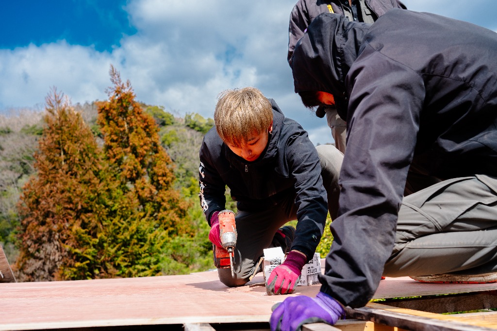 弊社は福知山市を中心に土木作業員を求人中！<br />正社員、アルバイト・パート、業務委託など、雇用形態を選ぶことが可能です。<br />だからこそ、あなたらしく働くことができます！<br />正社員登用もOK。<br />お仕事に慣れてきて、続けていけそう！となった場合は、現状アルバイトや業務委託であってもゆくゆく正社員への道も目指せます。<br />柔軟な会社であなたも一緒に働きませんか？<br />転職をお考えの方、未経験で不安な方もぜひ1度弊社求人へご応募ください！